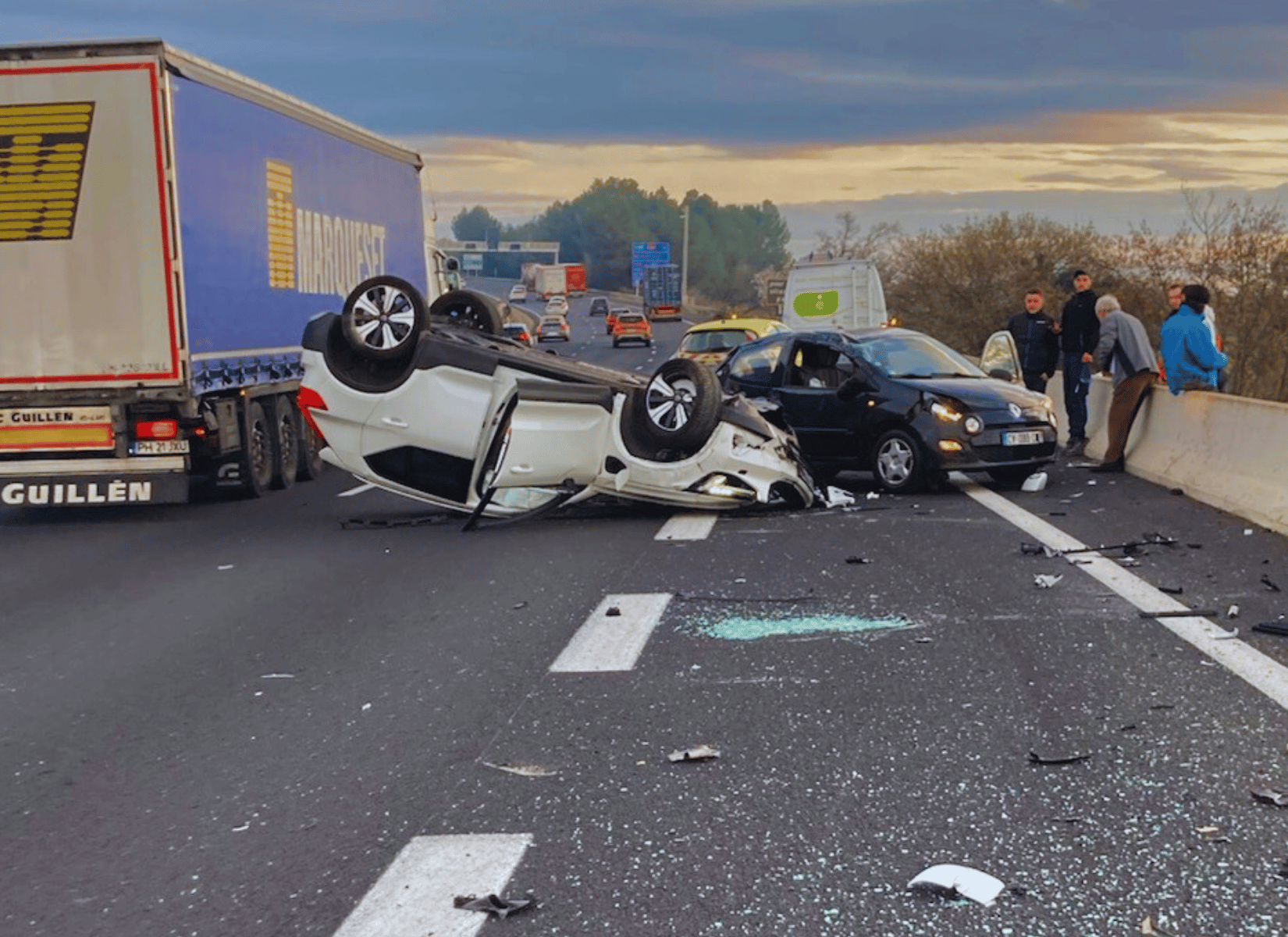 Véhicules Victime Accident Route A9 Aigues Vives Gard Pompiers