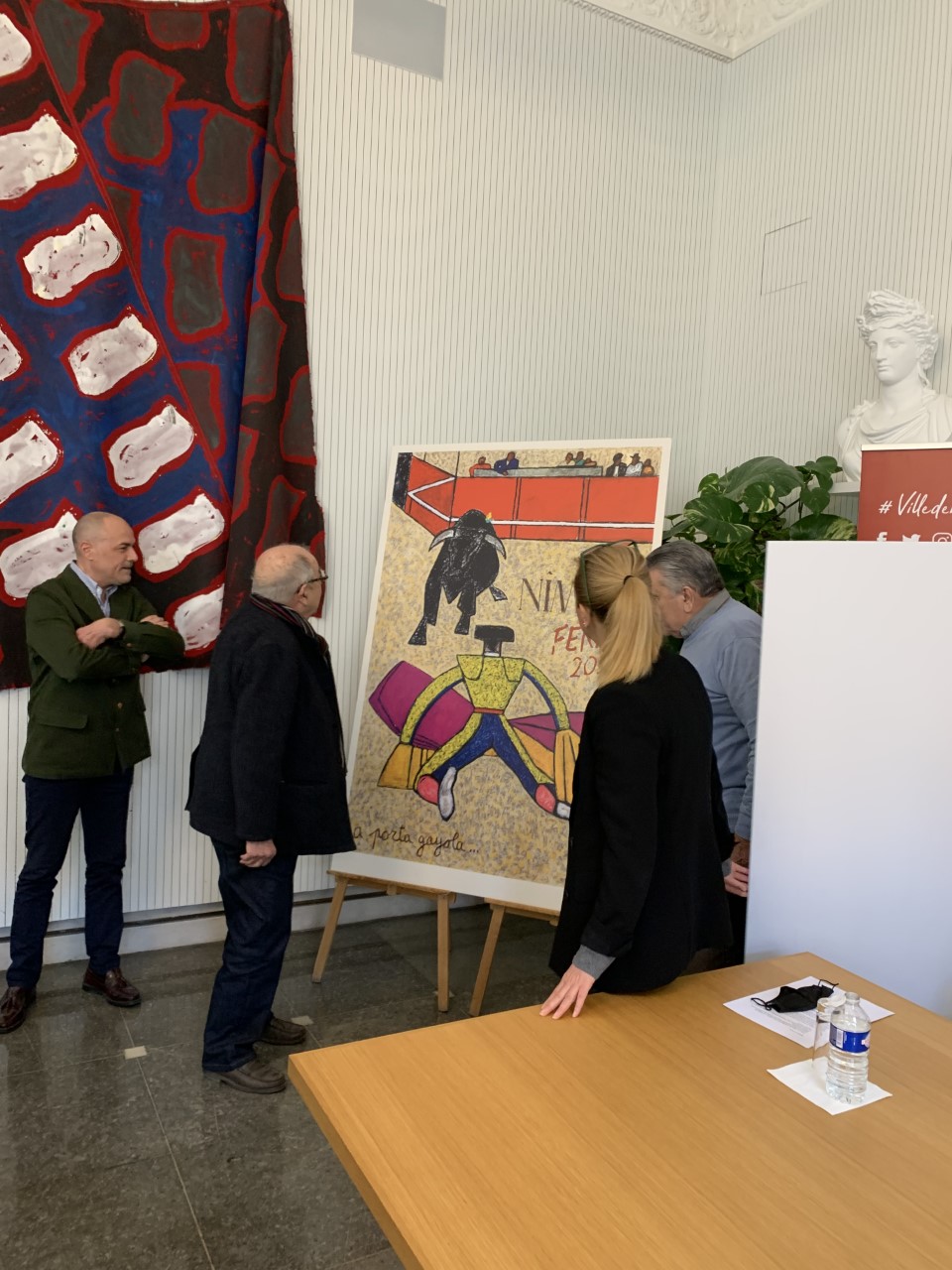 Affiche de la féria dévoilée ce matin, en présence du maire de Nîmes, Jean-Paul Fournier.