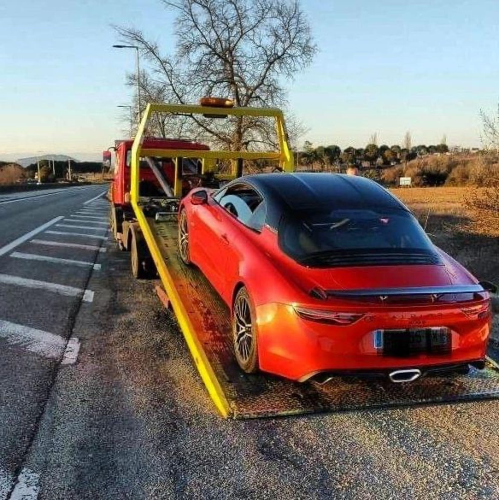 voiture_excèsdevitesse_danger_route_sécuritéroutière_voituredesport_fourrière_permis_lereveildumidi