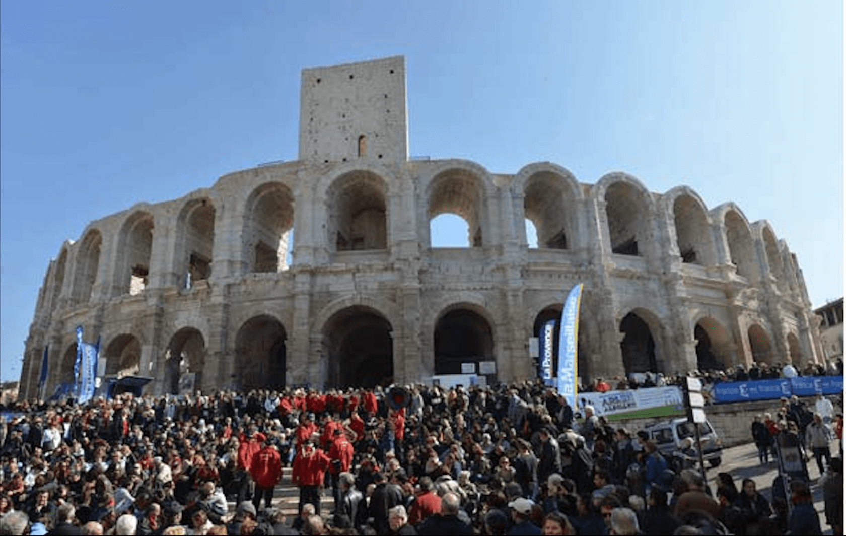 Arenes arles corrida taureau feria de riz