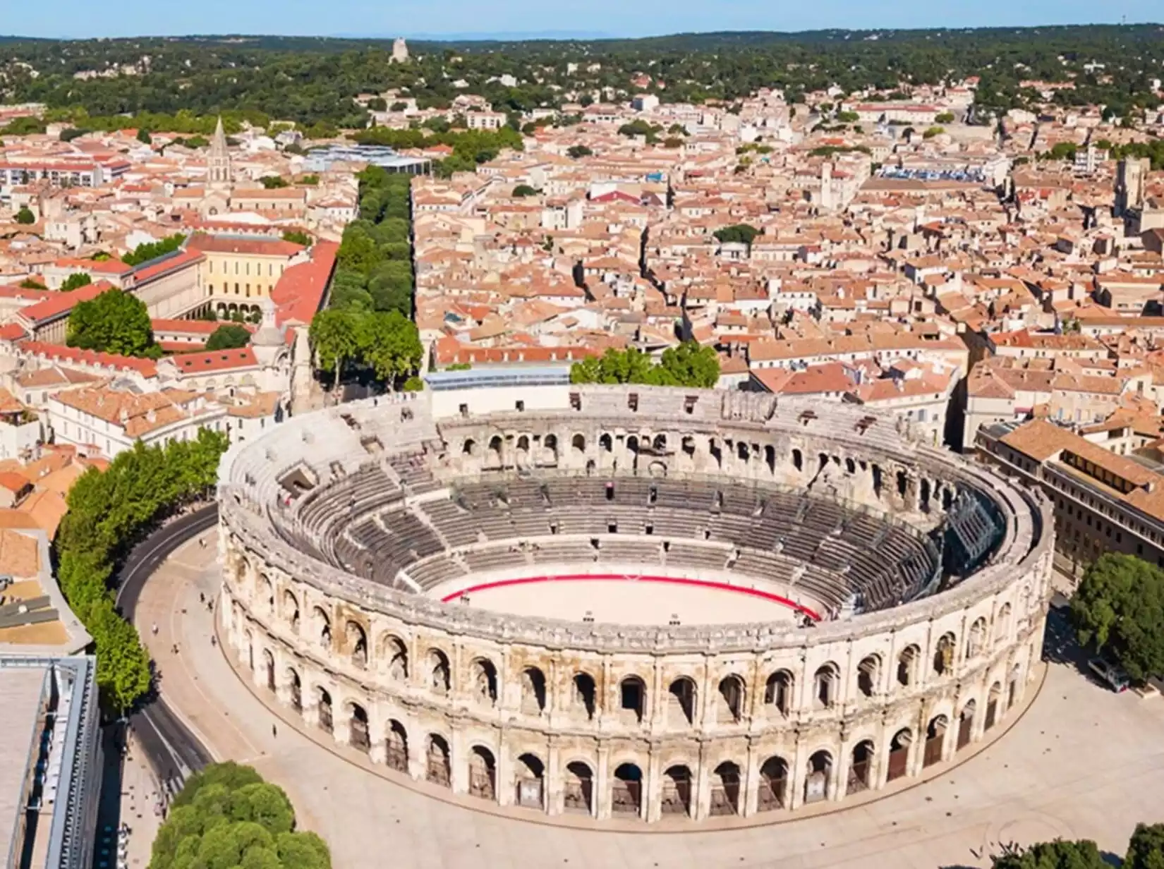 suicide Nîmes militaire 35 ans arènes de Nîmes sauter jeter