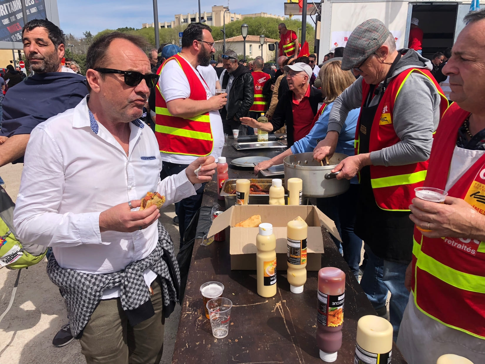 ambiance barbecue buvette manifestation manifestant préfecture leréveildumidi