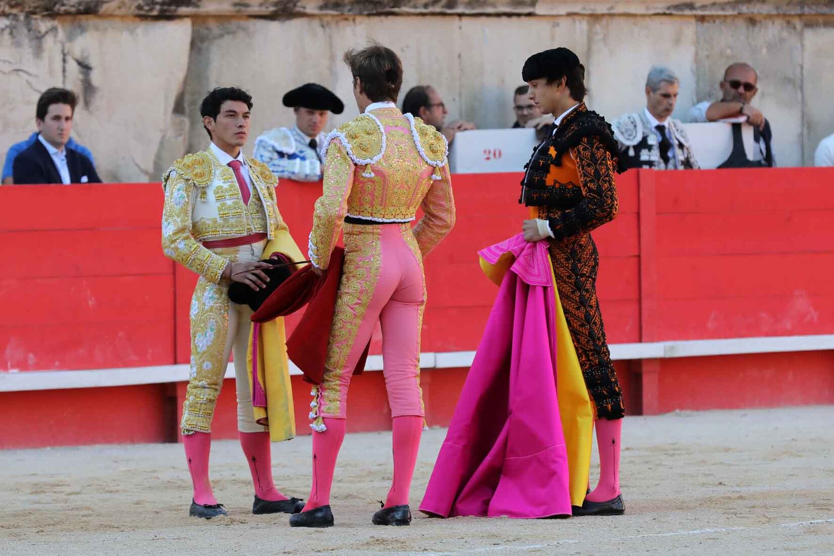 feriadesvendanges_corrida_arenesdenimes_simoncasas_matador_fonseca_juanleal_nimes_reveildumidi