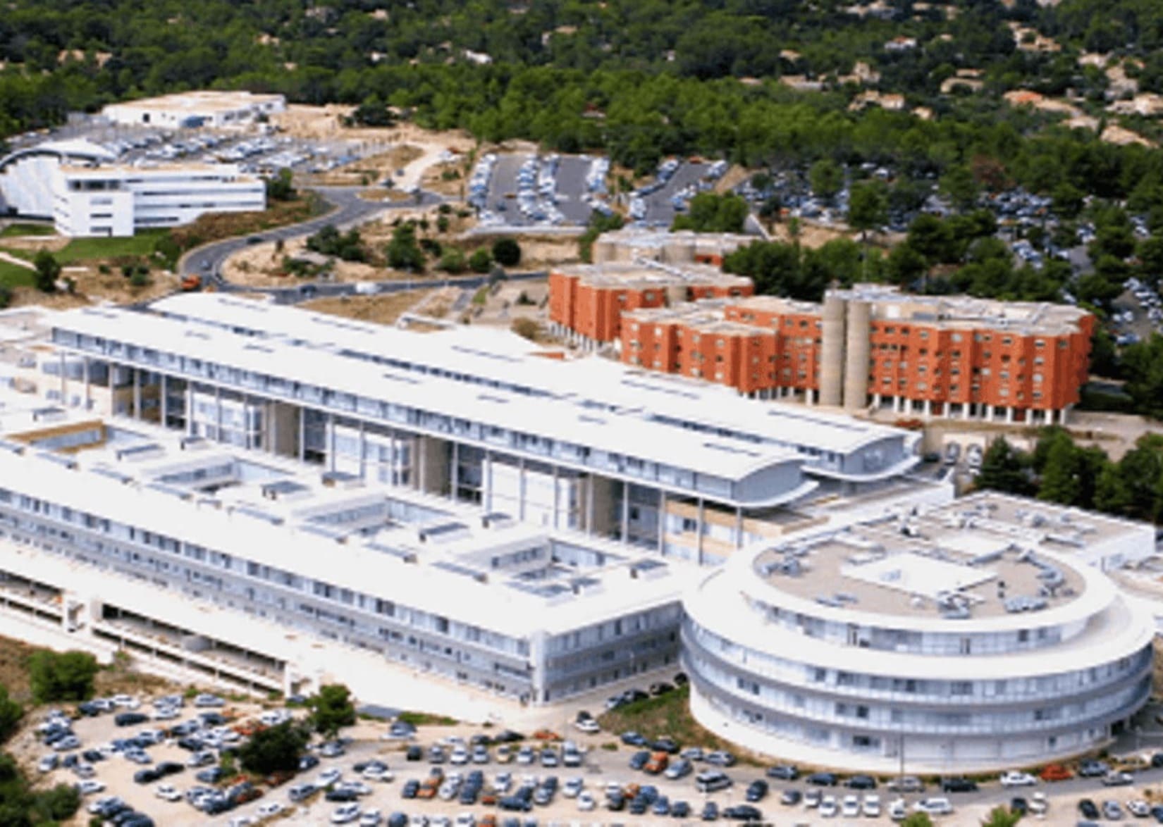 CHU hôpital carémeau meilleur france Nîmes