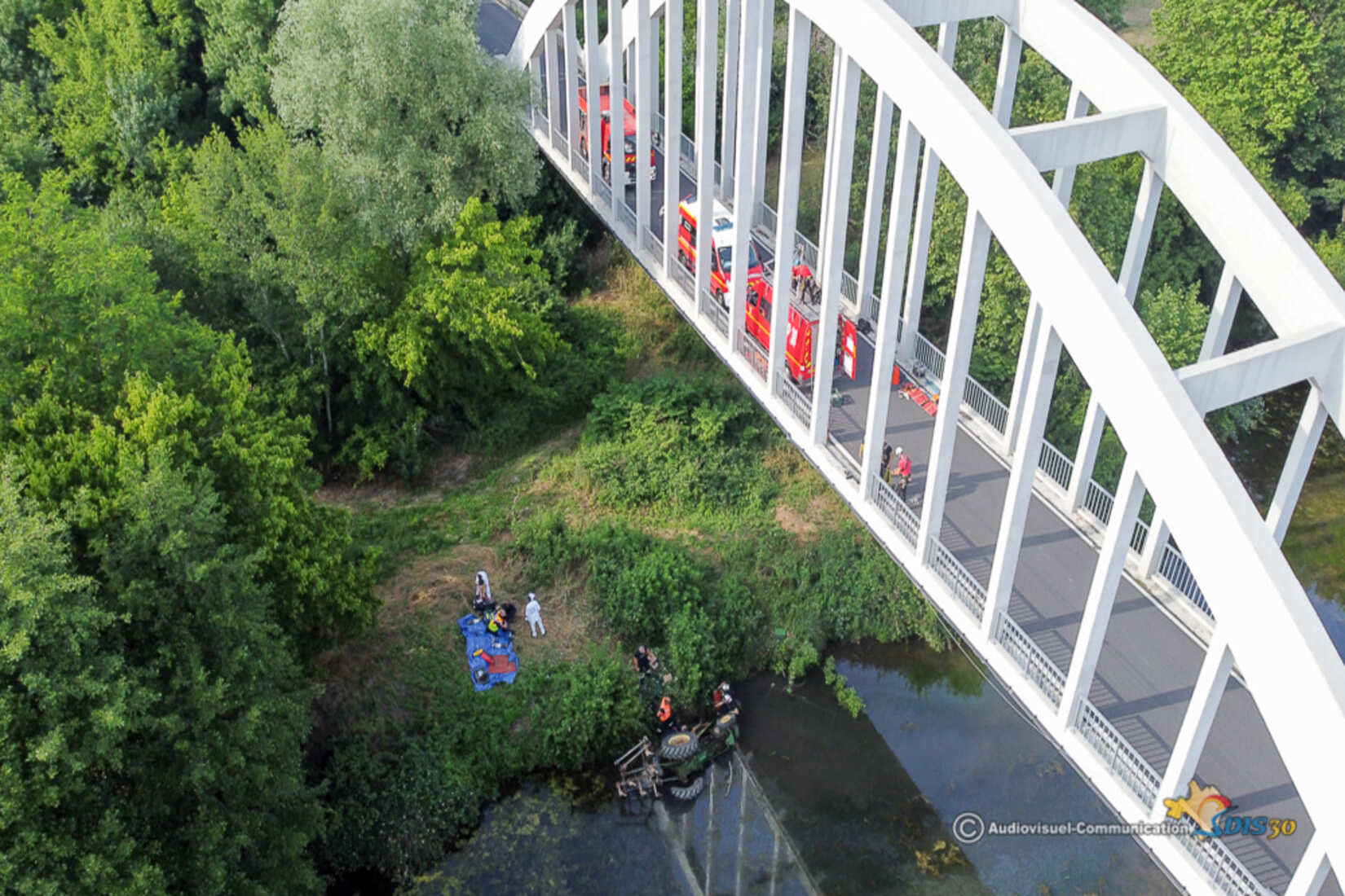 tracteur chute pont accident route gard