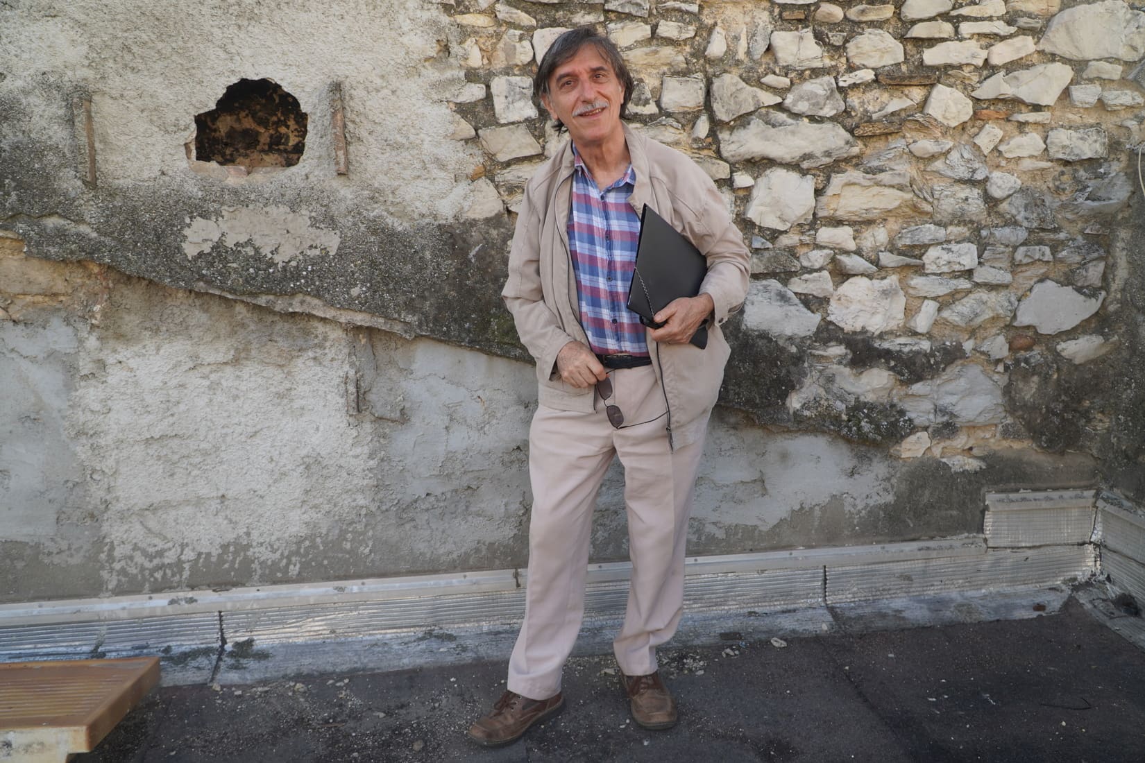 Depuis les alentours de Nîmes d'où il réside, le président de l'AFRAV mène des luttes judiciaires contre les institutions publiques. Crédit Photo : Geoffrey Gaye