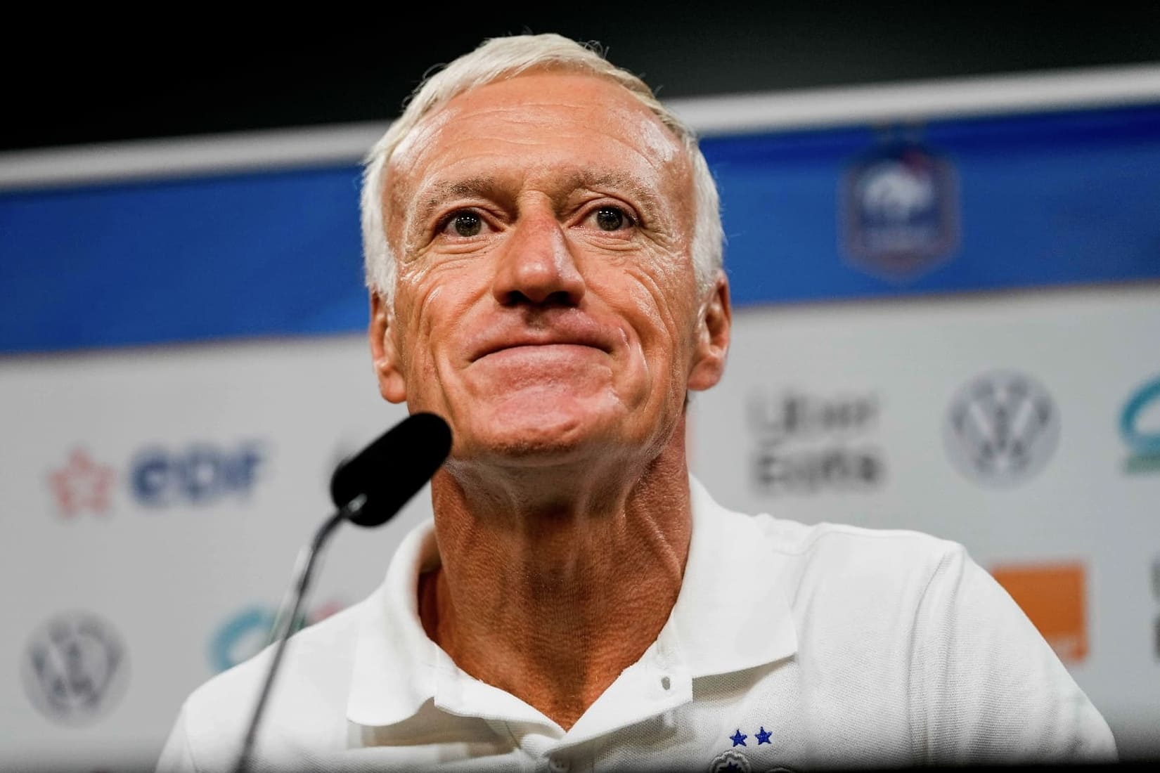 Didier Deschamps football équipe de France Nîmes Pièces Jaunes association bleus