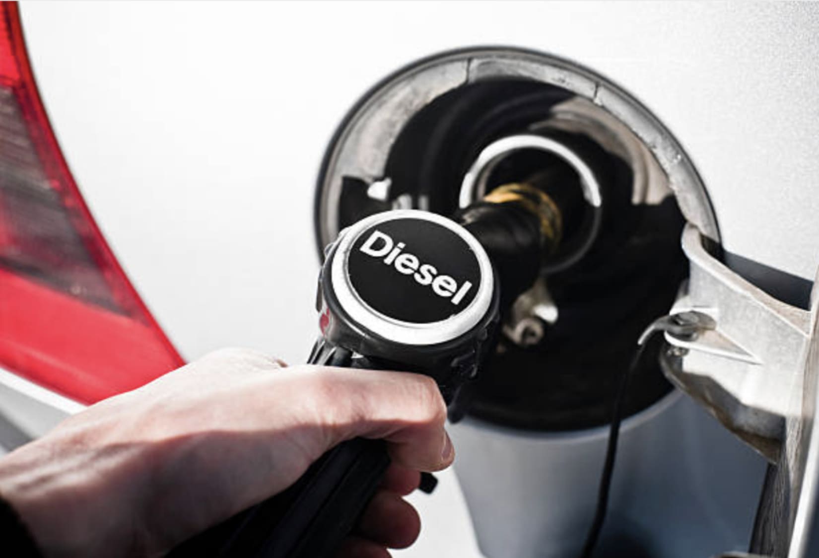 prix_diesel_plafonné_hausse_carburant_sp95_essence_lereveildumidi