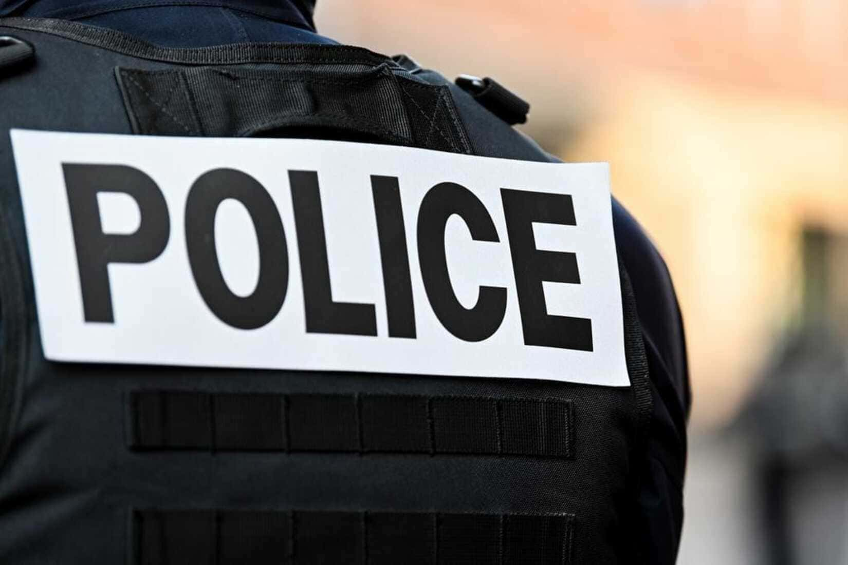 Police Gard Nimes Pissevin Argent Individus