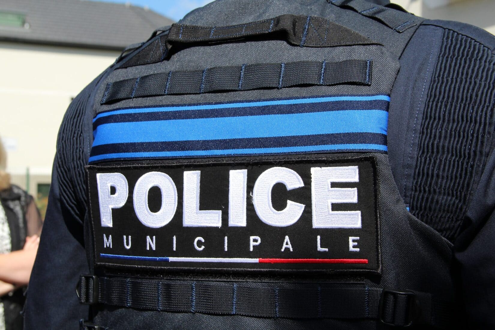 Individu fait divers morsure police municipale agression outrage