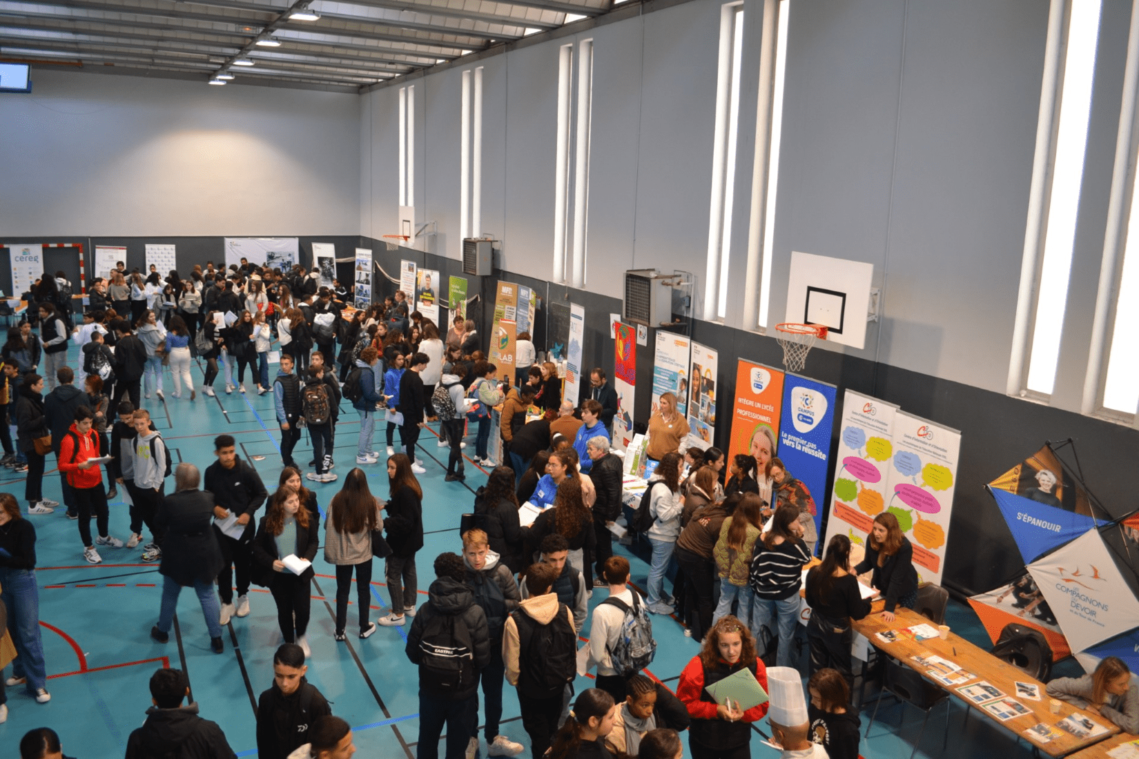 Professionnel Emploi Métier Etudiant Jeune Ecole Forum Nîmes Gard