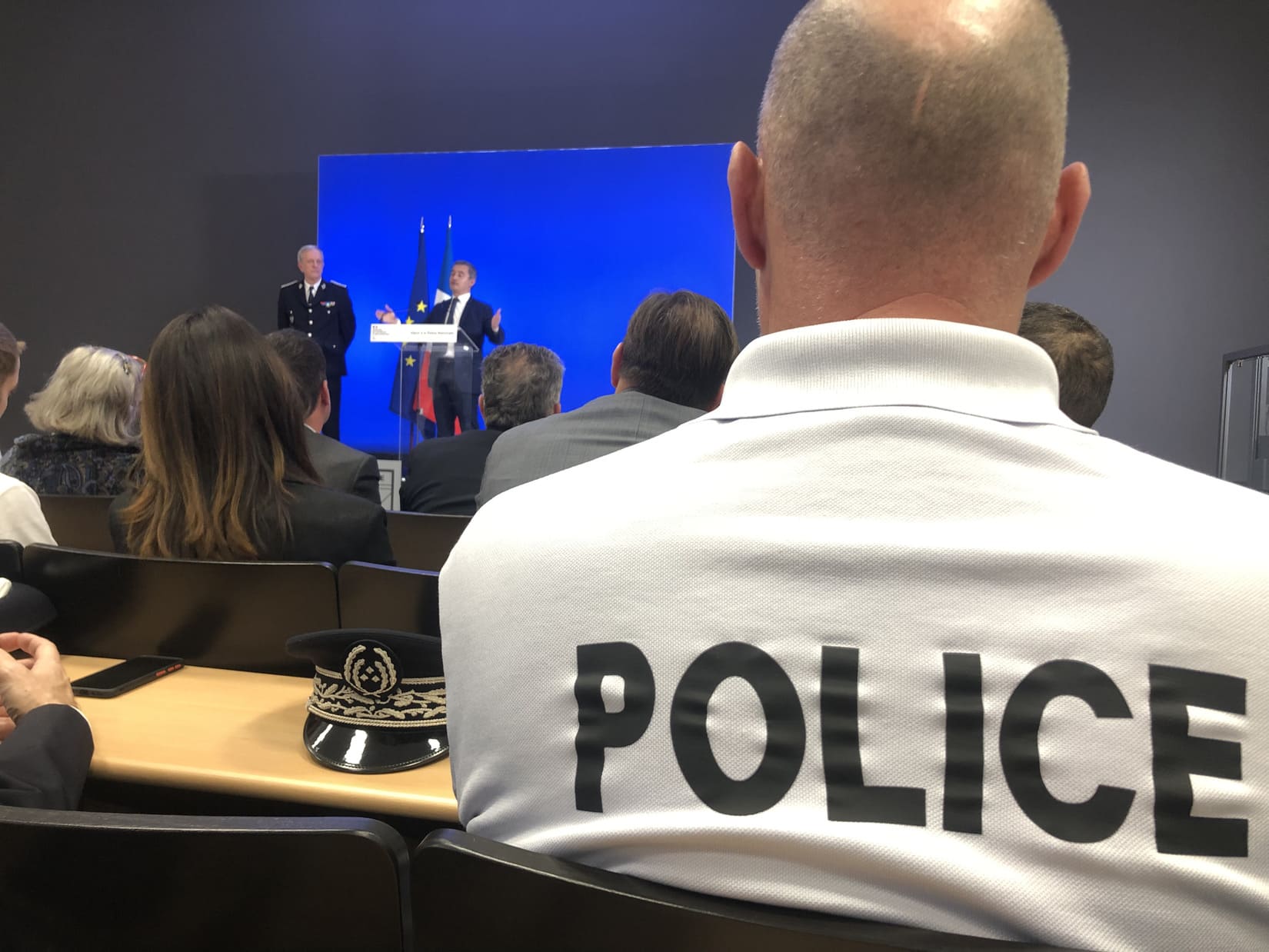 De nombreux apprentis policiers ont questionné le ministre sur les orientations de la Police nationale. Crédit photo : GG