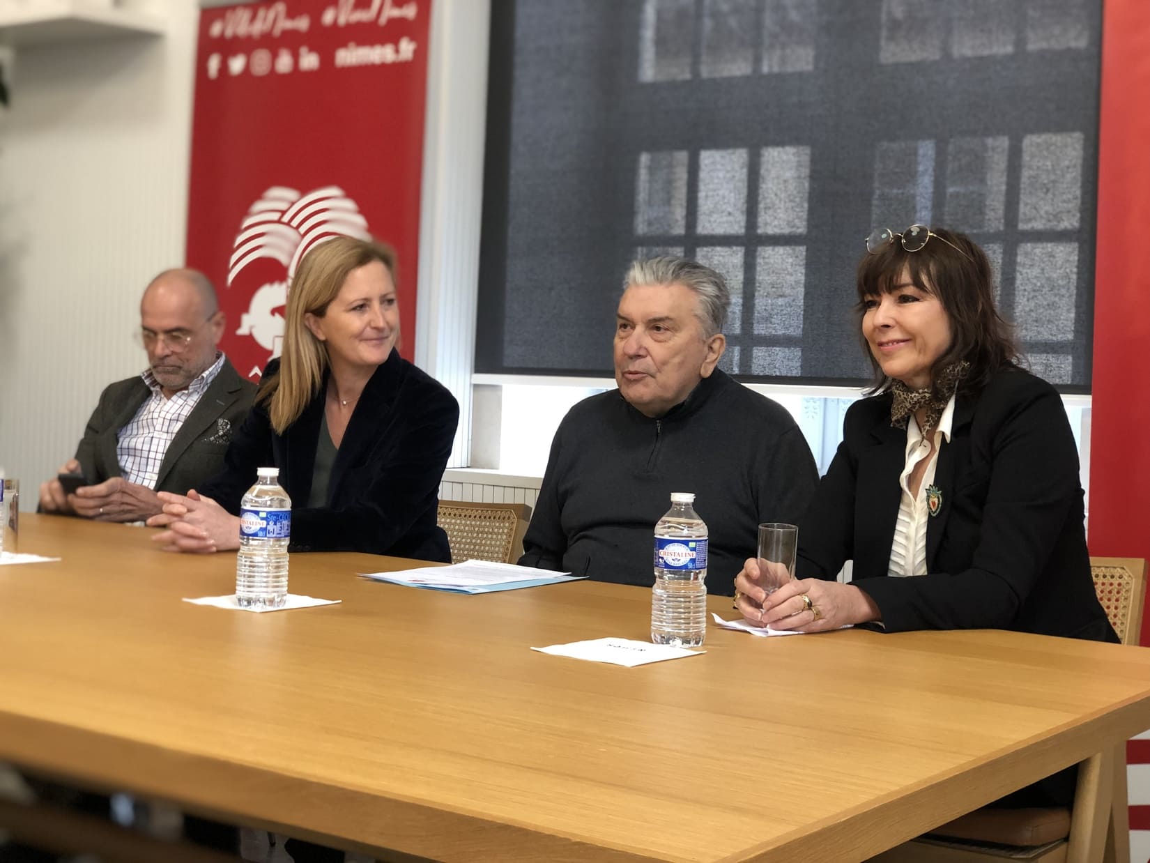 Le maire de Nîmes était présent à la conférence de presse de présentation de l'oeuvre de Nicole Bousquet. Crédit photo : GG