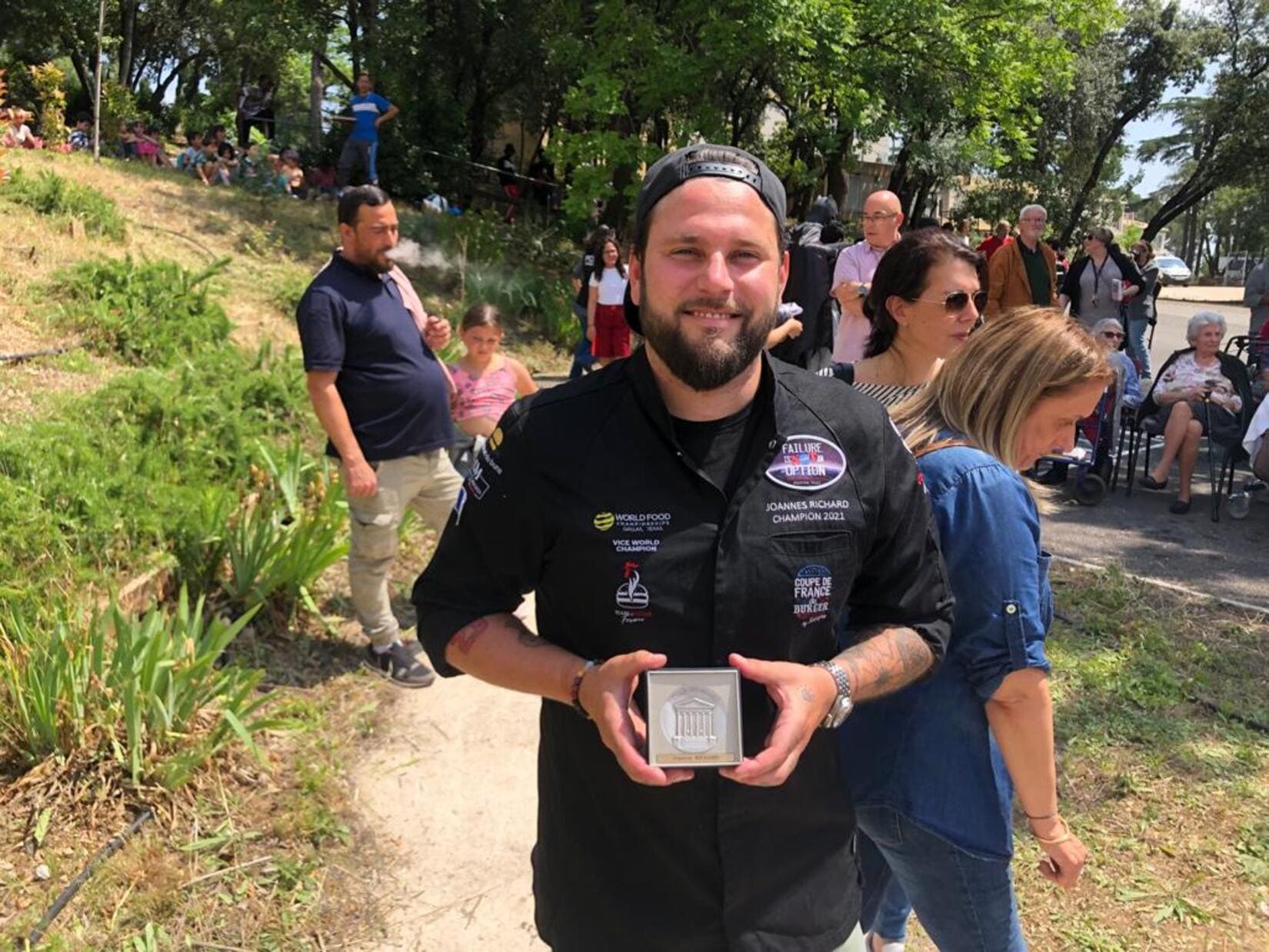 Joannes Richard médaille de la ville champion du monde de burgers