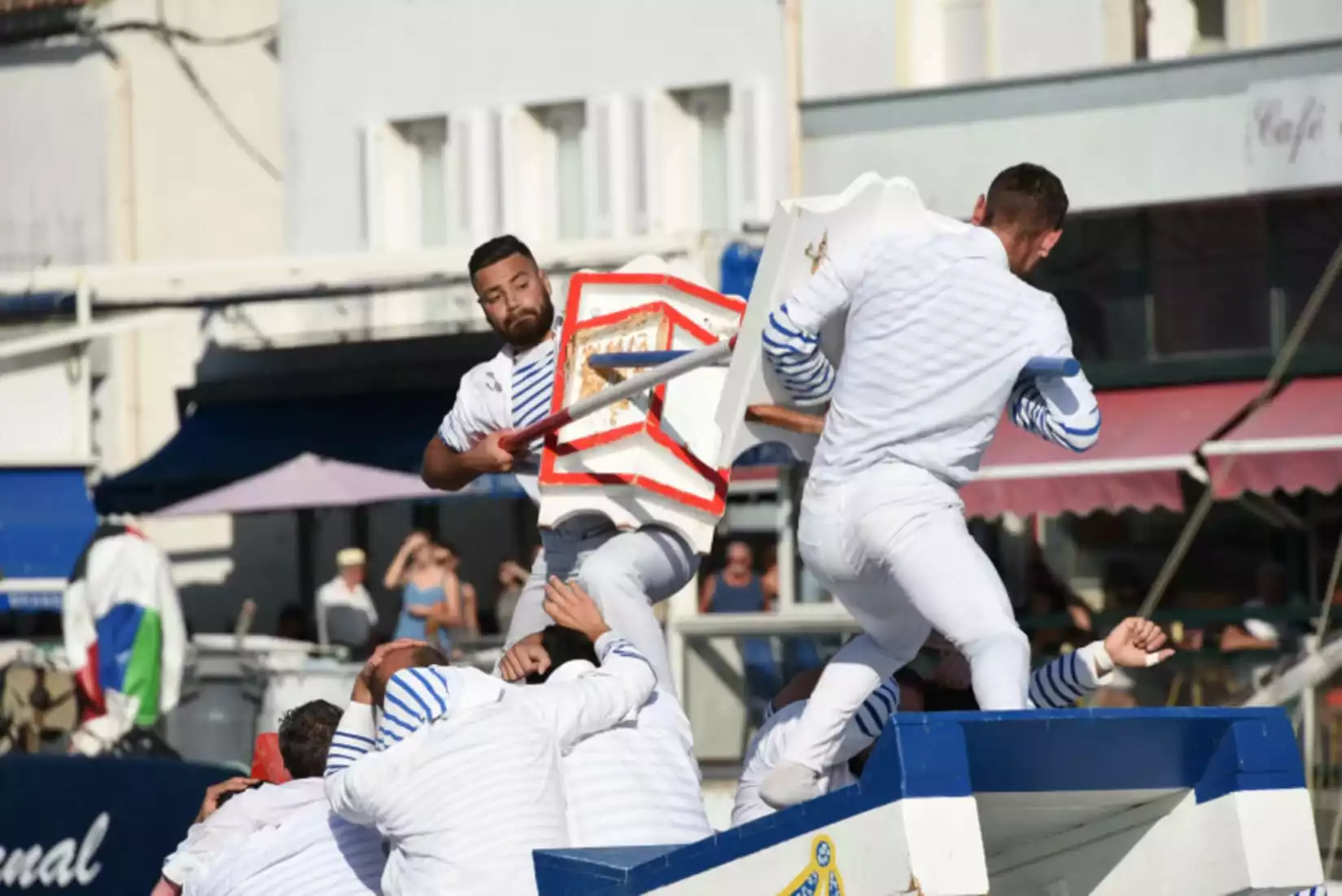 Tournoi joutes languedocienne régional catégorie junior lourd sports événement chenal maritime