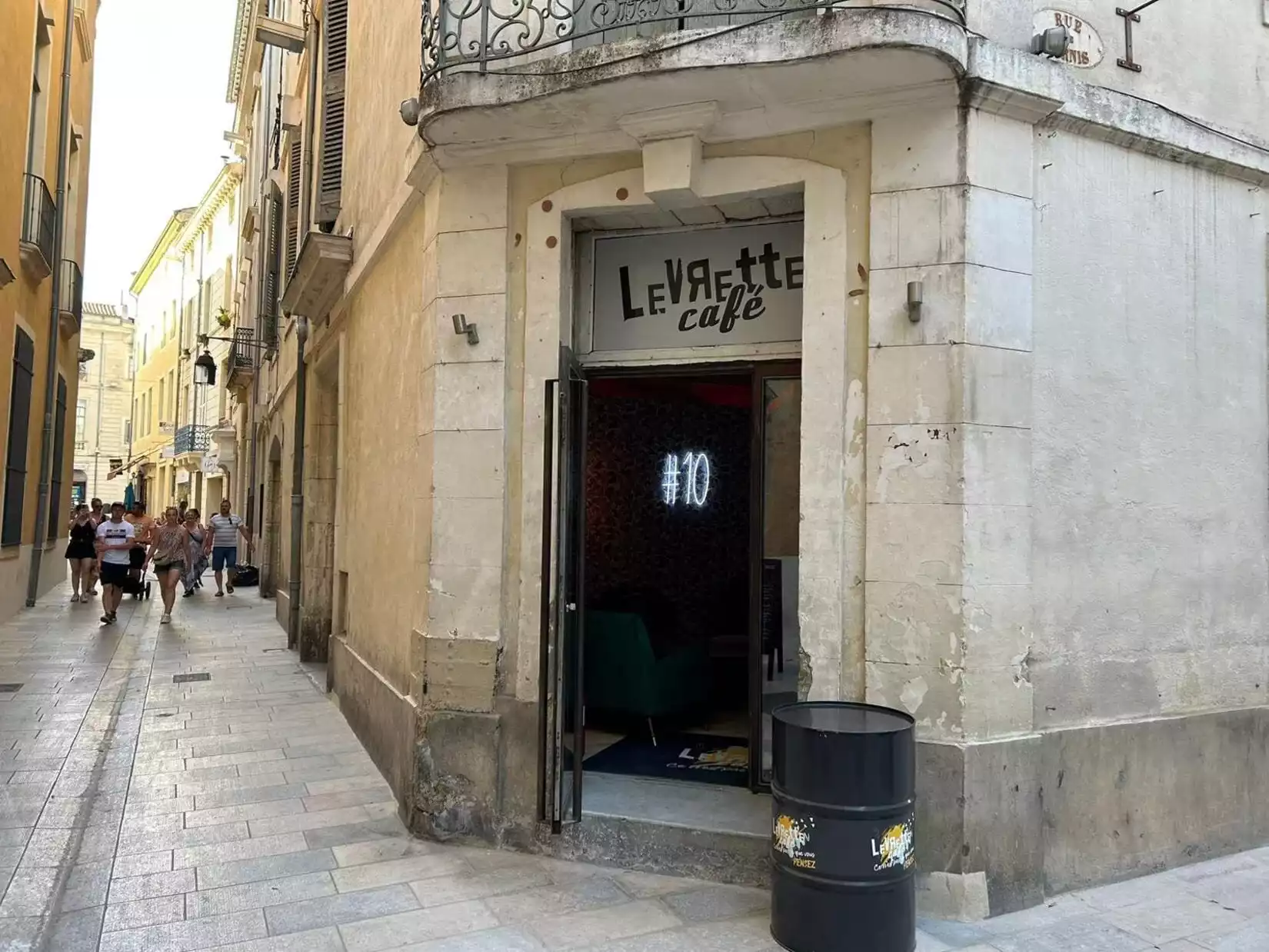 Le levrette café, V&B, rue Fresque Nîmes, bar, bière, cocktail, nouveau