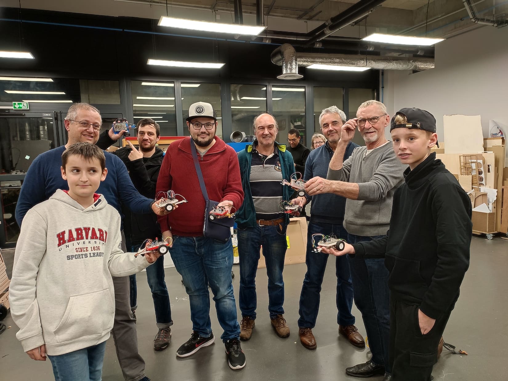 Les participants à la course ont eux-même réalisé leur robot. Crédit photo : GG