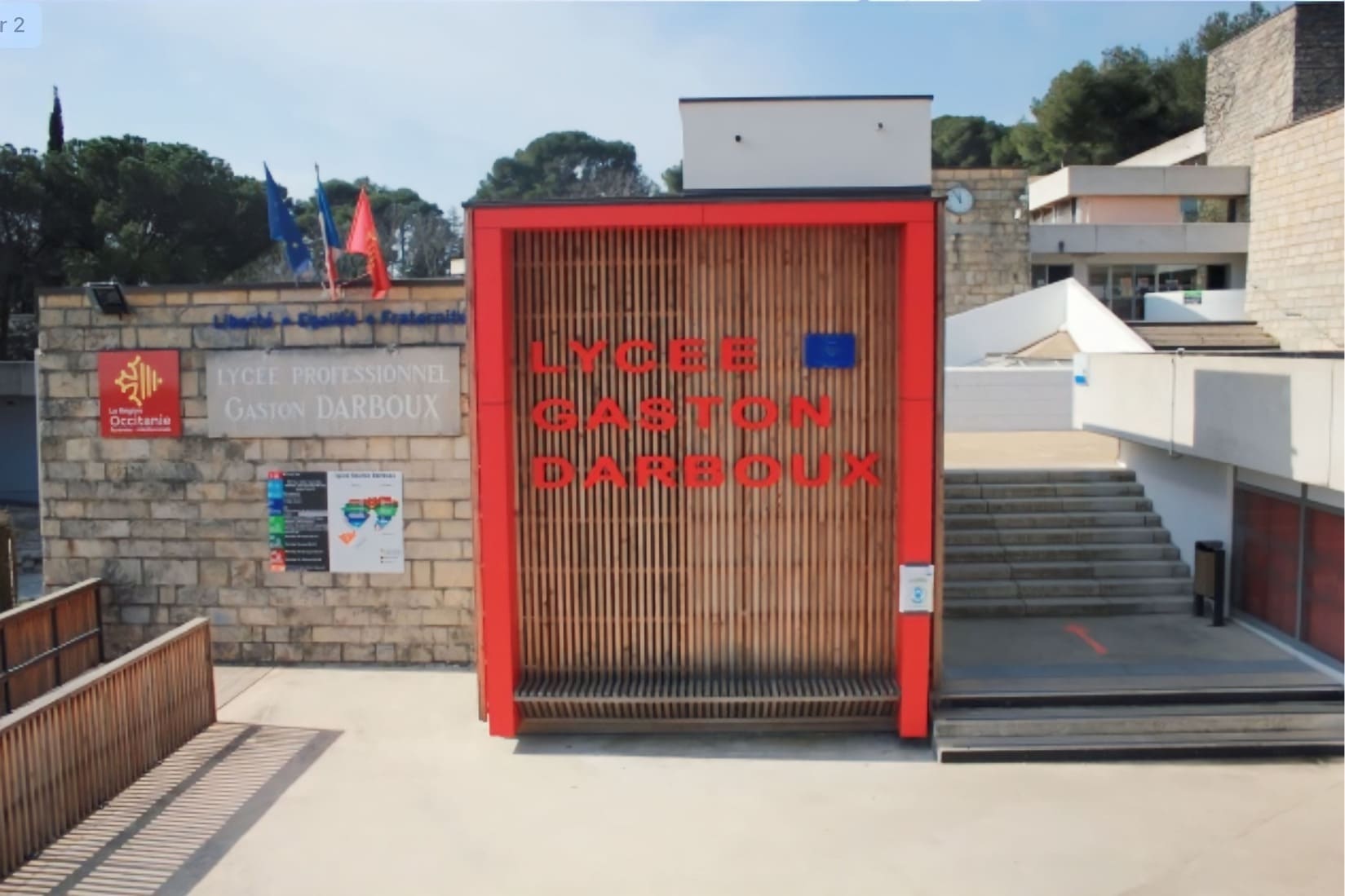 Insécurité agression intrusion armé lycée bagarre couteau fait divers Nîmes enseignants élèves