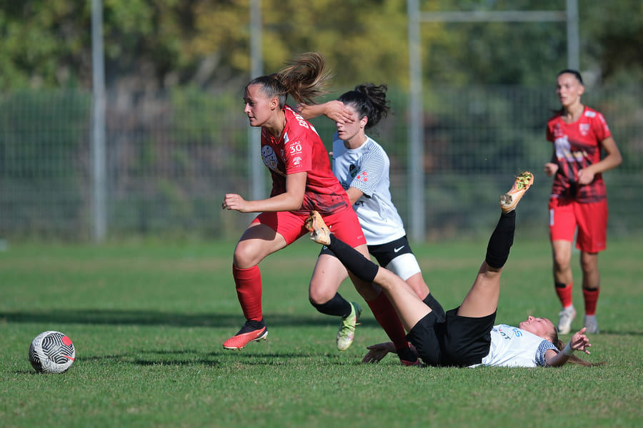 Nîmes_Olympique_Longvic_féminines.jpg