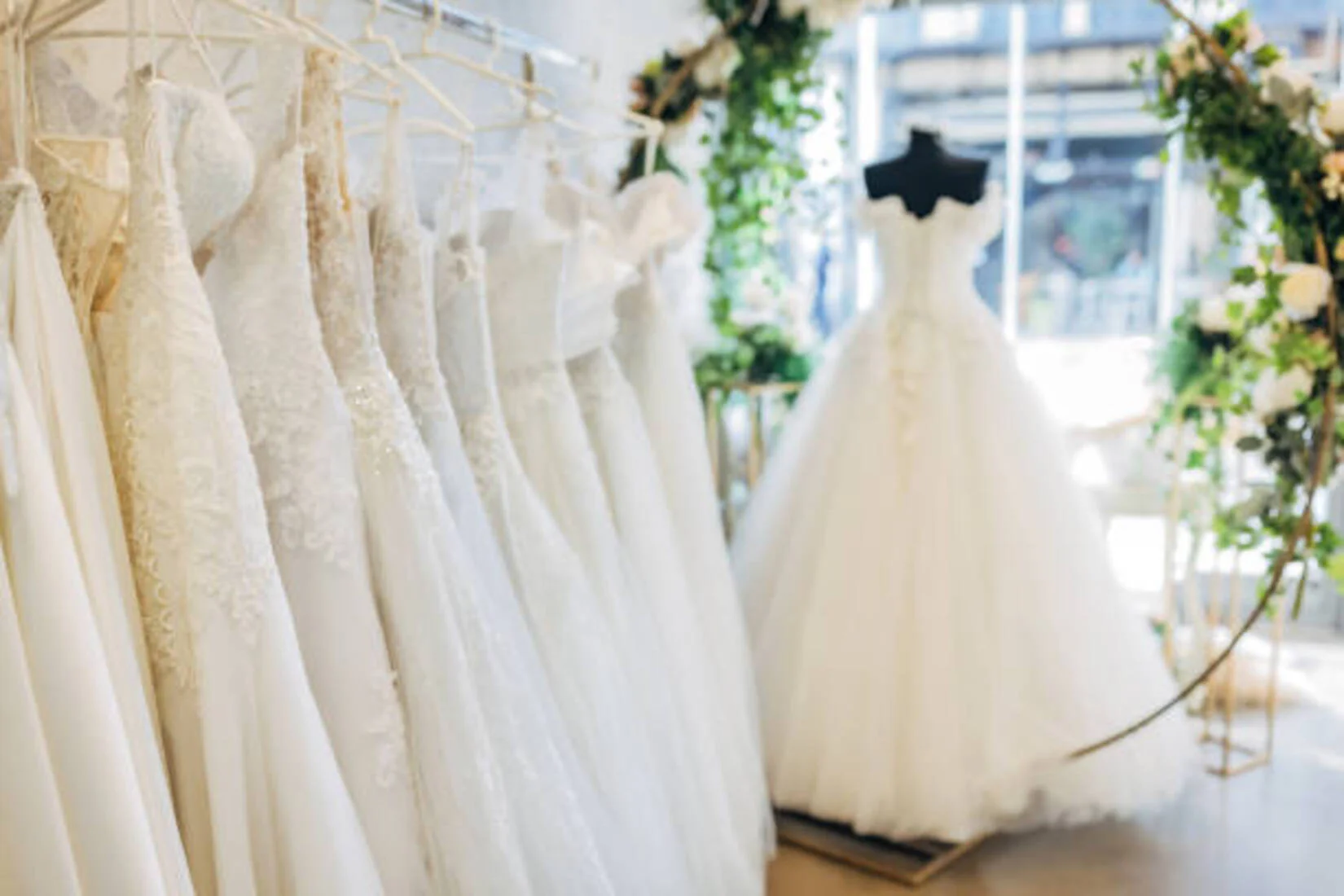 Nîmes 36eme édition salon du mariage week-end  30 septembre 1 octobre robe de mariée