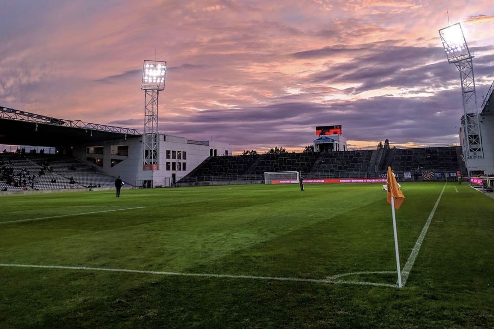 Stade des Costières Souvenirs livre Nîmes Olympique football