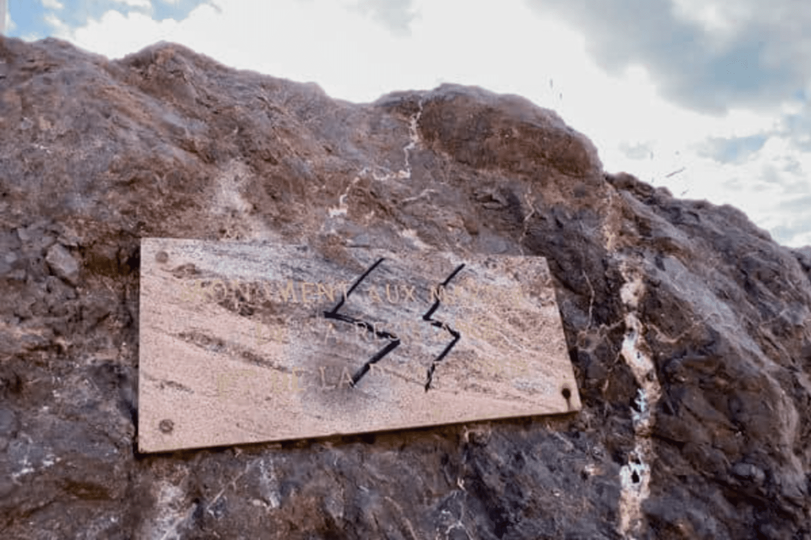 Nazi Symbole Plaque Hommage Resistance Déporté Sète Hérault Préfet Occitanie