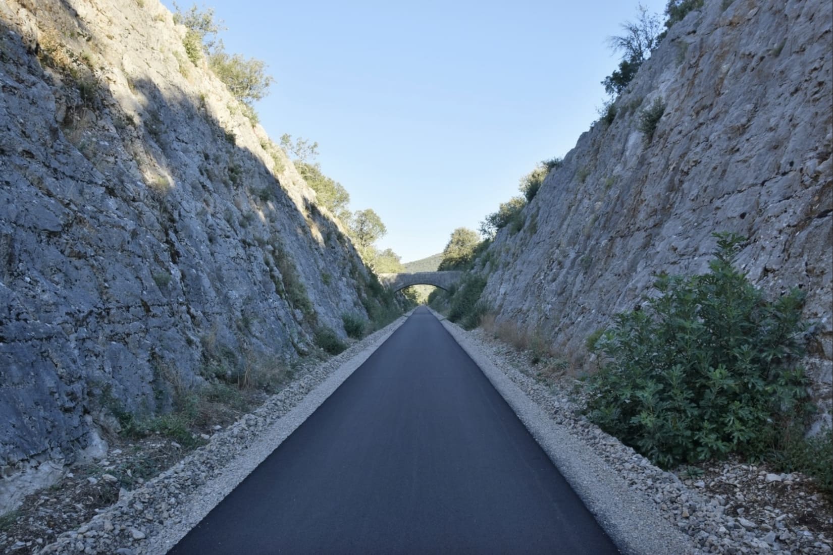 Travaux fermeture voie verte vélo piéton barrière sécurité