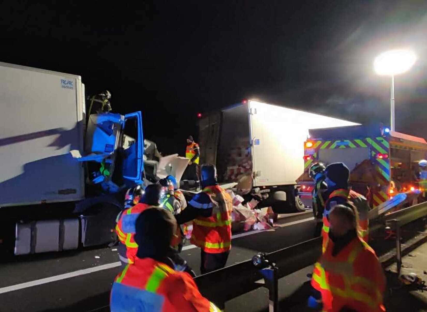 pompiers_accident_camions_autoroute_A9_Milhaud_Nîmes_Montpellier