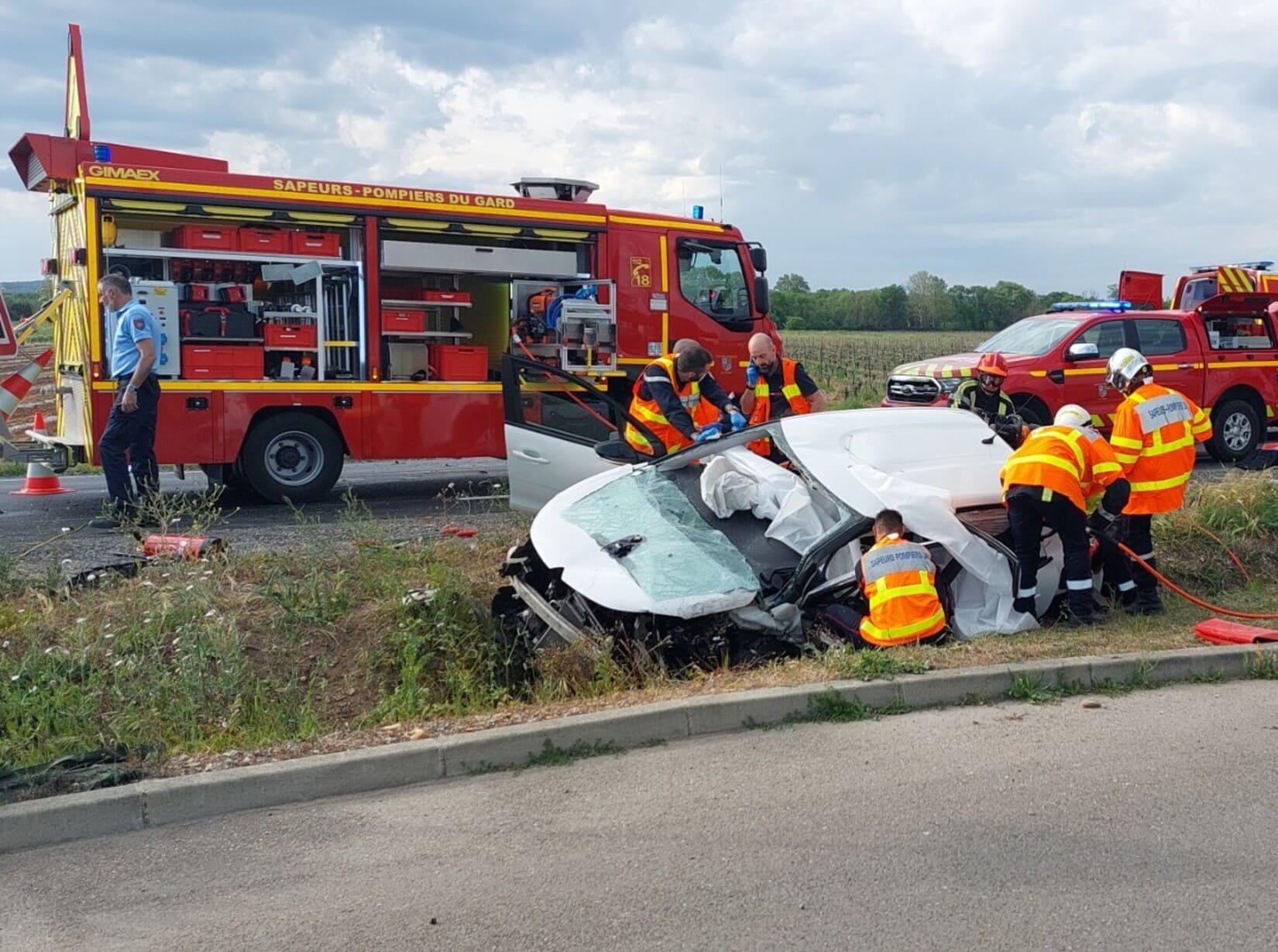 accident aubord departementale voiture gard route blessés homme femme pompiers intervention