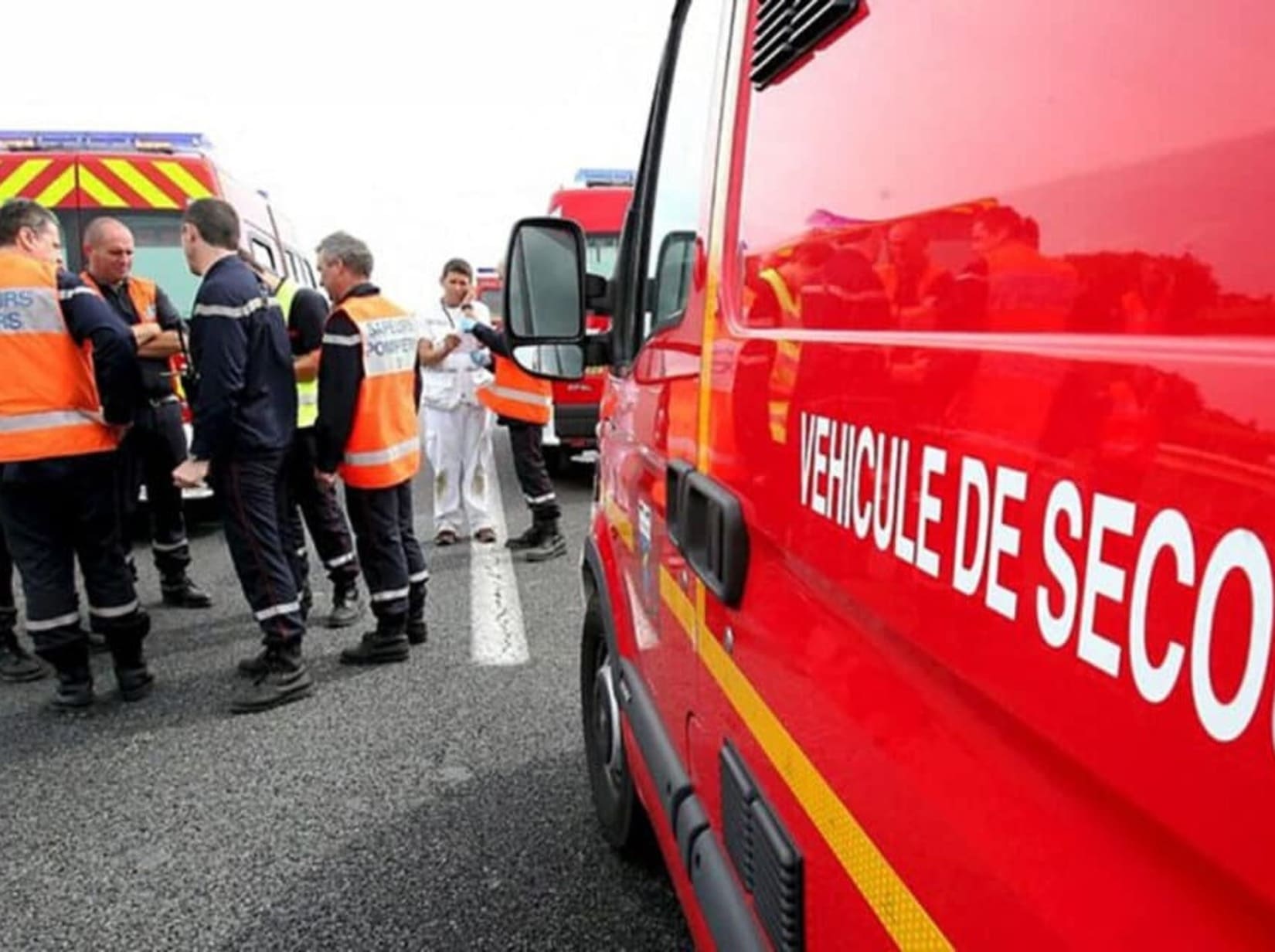 accident intervention arbre homme voiture route grau du roi gard