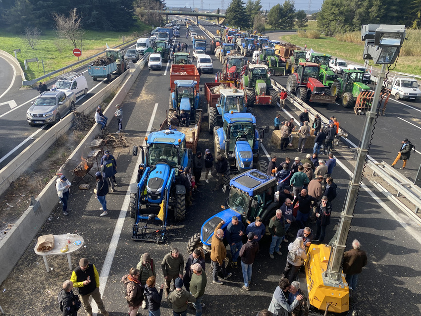 agriculteurs nimes lereveildumidi blocage a9 gard revolte6