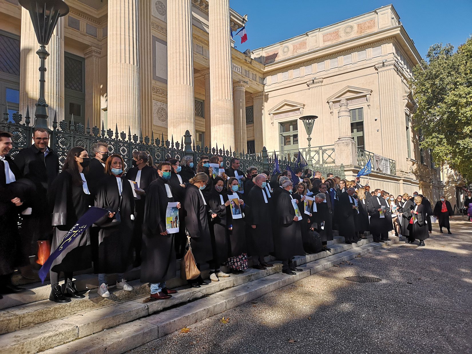 w 2700 SV MANIF AVOCATS SECRET PROFESSIONNEL marches Palais Justice NîmesIMG 20211116 133654