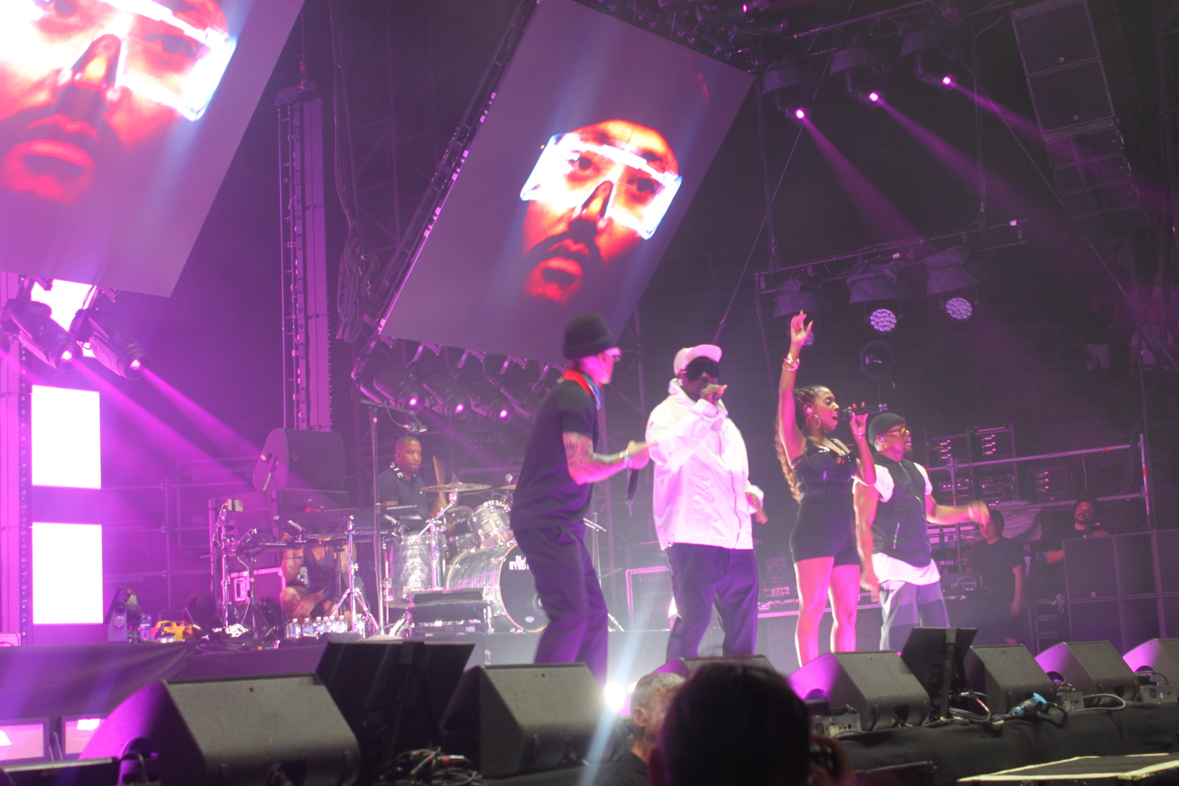 blackeyedpeas_festivaldenimes_arenesdenimes_reysoul_nimes_concert_blackeyedpeasdanslesarenesdenimes_reveildumidi