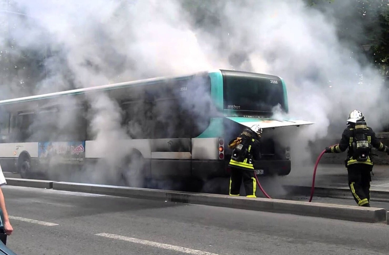 bus, incendie, pompier, enfants, chauffeur, feu, Nîmes