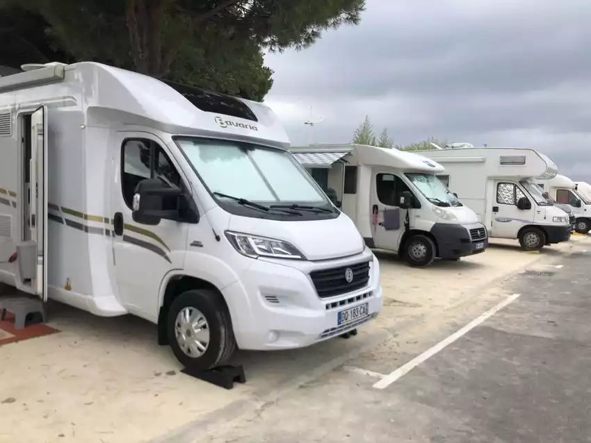 camping-car parking stationnement nuit le grau du roi