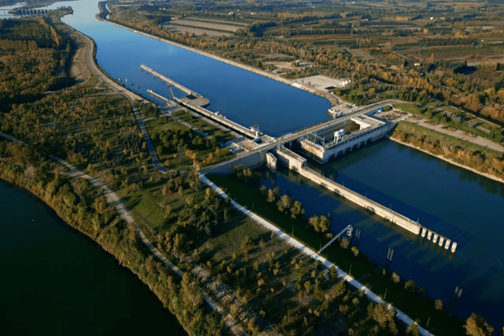 travaux centrale hydroélectrique Beaucaire route fermée 