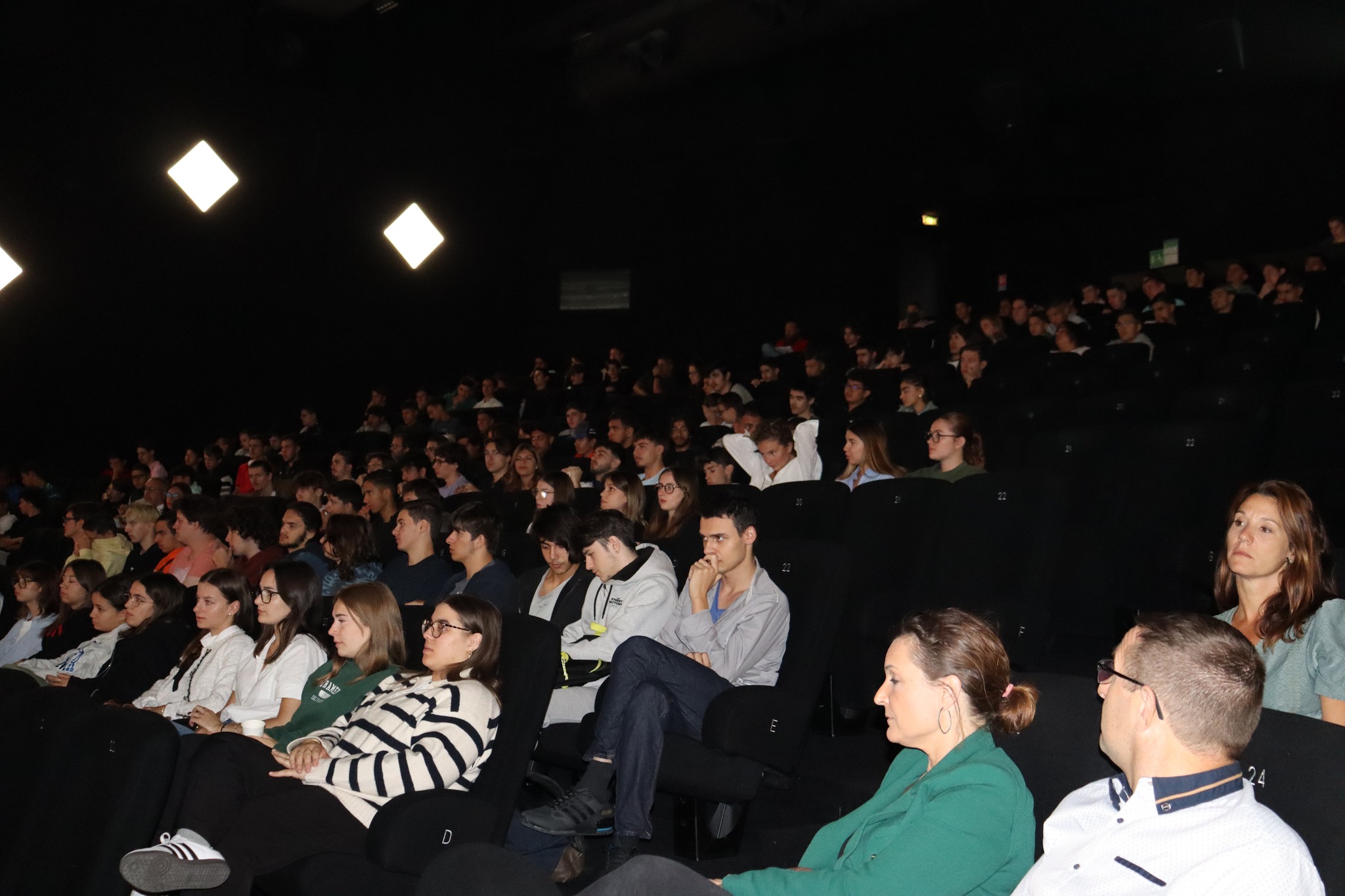 Les lycées Saint-Vincent-de-Paul, Jules Raimu, le lycée de la CCI, Mistral, Voltaire, d'Alzon, Paul Langevin et Darboux étaient invités à ce festival. Crédit photo : Courtoisie CCI Gard