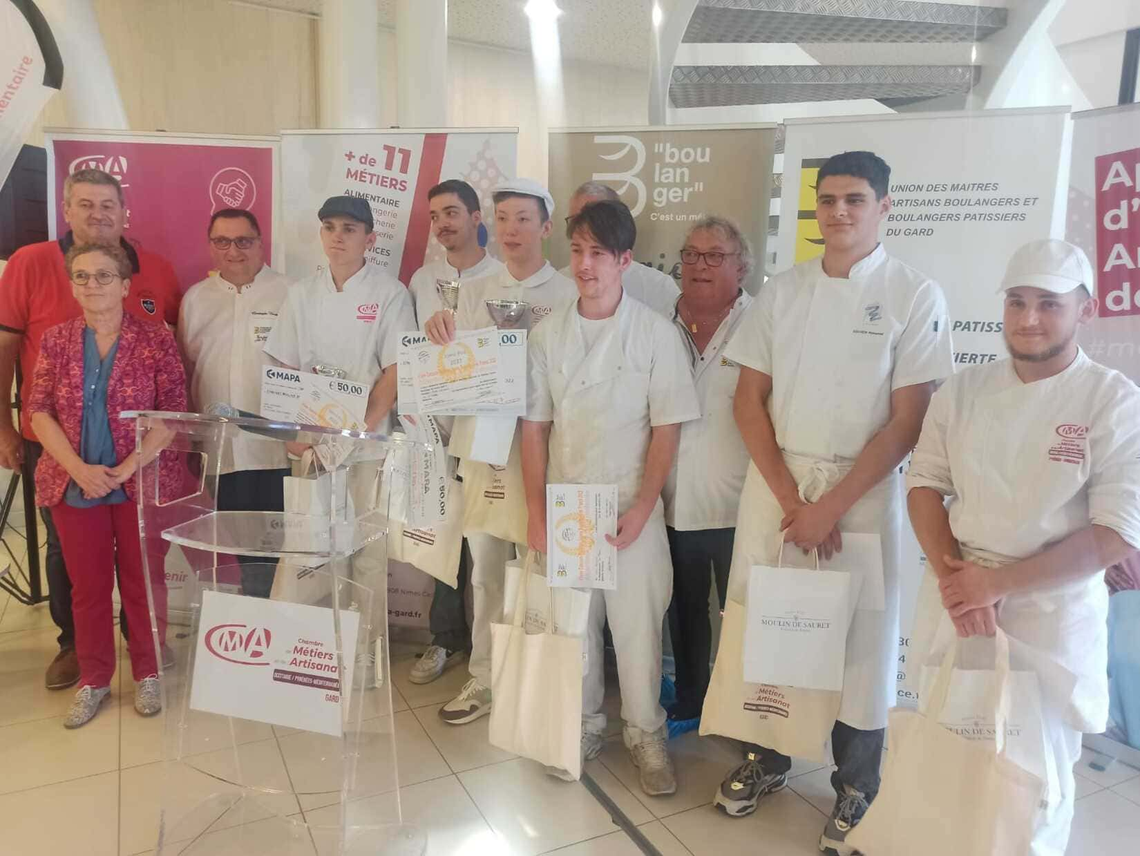 Les candidats ont chacun reçu un certificat ainsi qu'un chèque de 50 euros. Les deux premiers sont qualifiés pour la finale nationale. Crédit photo : GG