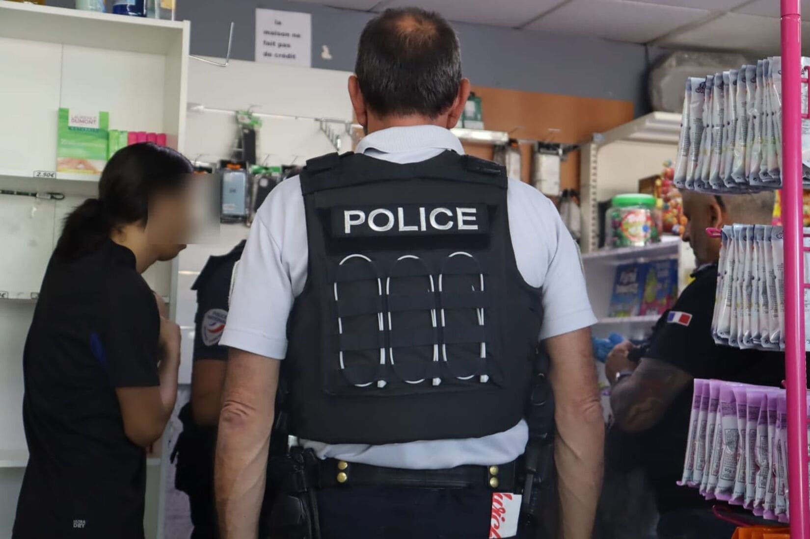 contrôle police épicerie trafic drogue stupéfiant cigarettes tabac