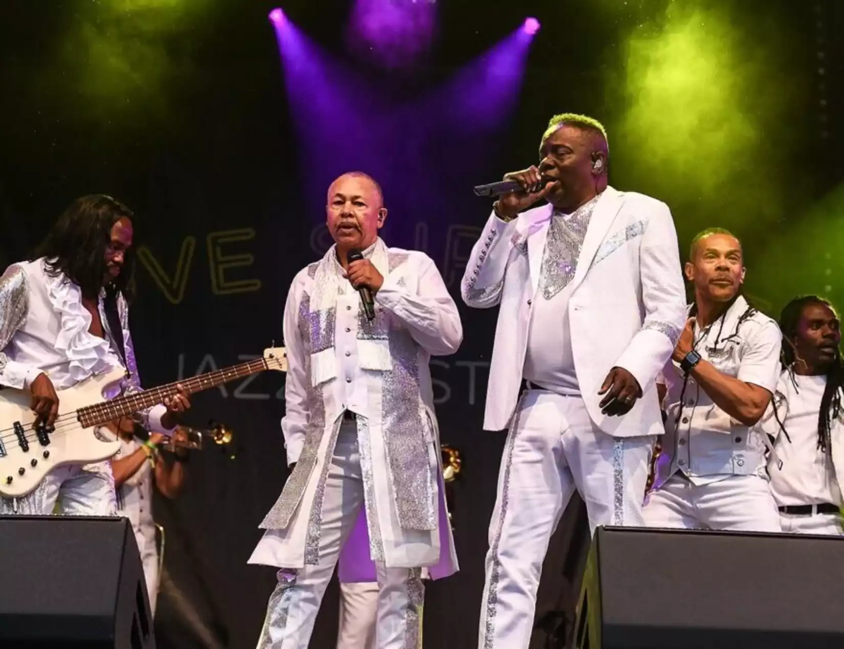 earthwindandfire feria pentecote concert arenes nimes fredericpastor evenement sorties jazzfunk