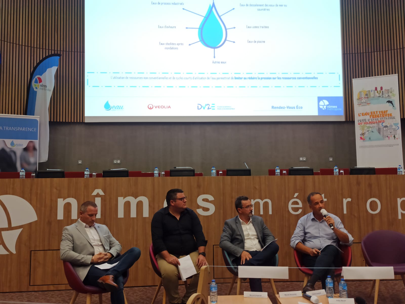 Lors de la conférence, les participants ont pu connaître ce qu'était de l'eau non conventionnelle. Crédit photo : Geoffrey Gaye