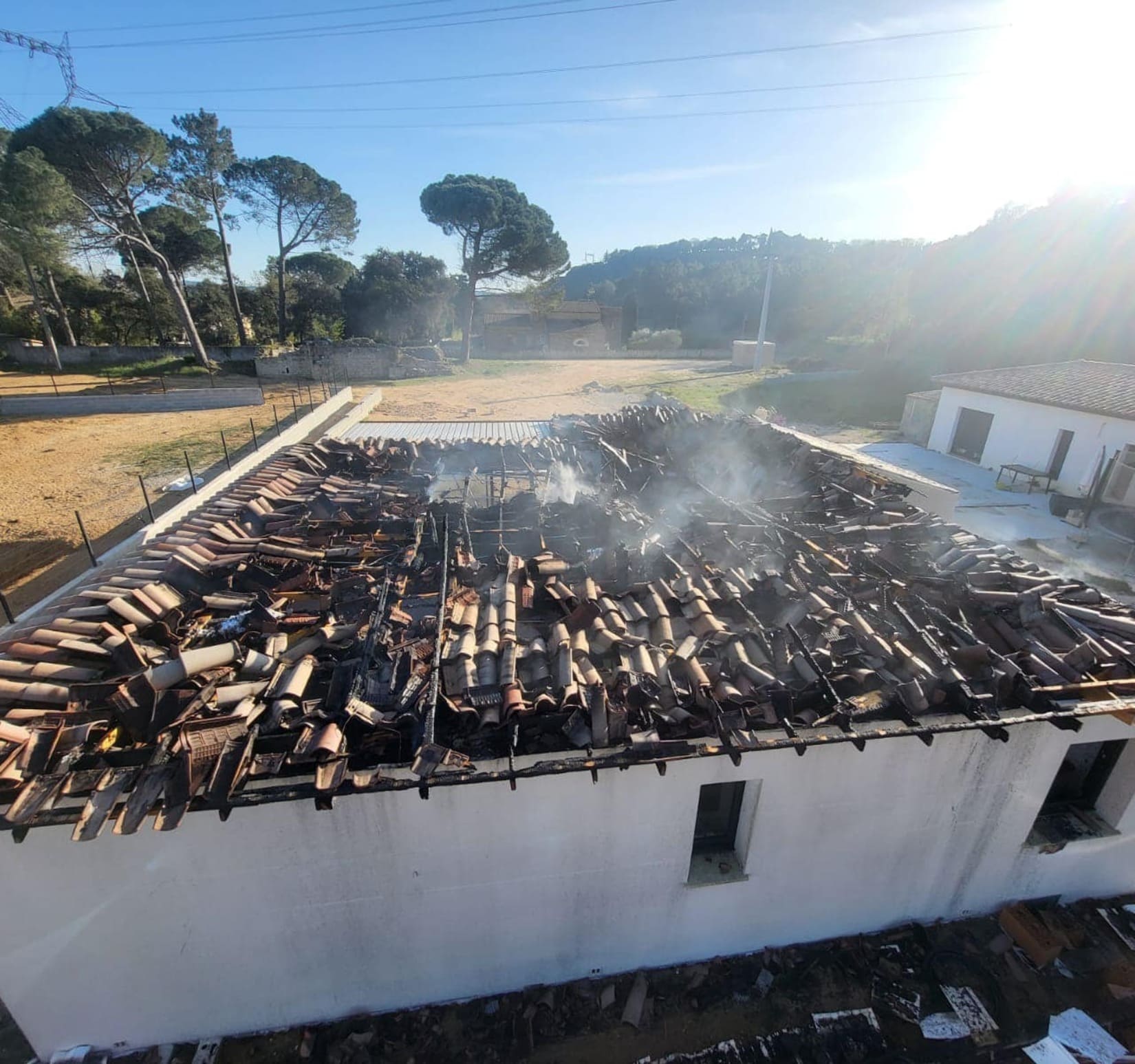 incendie tresques nimes pompiers feu maison famille 