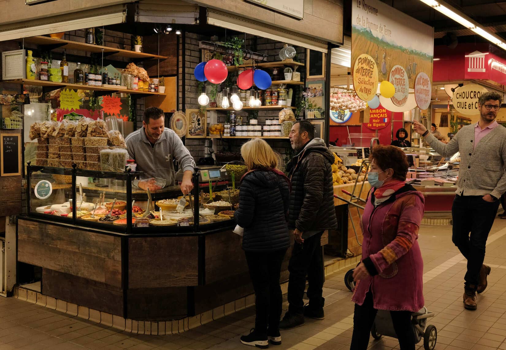 Halles de Nîmes mécontentement commerçants étaliers mairie le reveil du midi gard