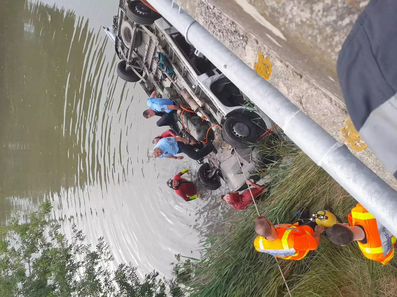 homme 70 ans chute voiture canal pompier décès