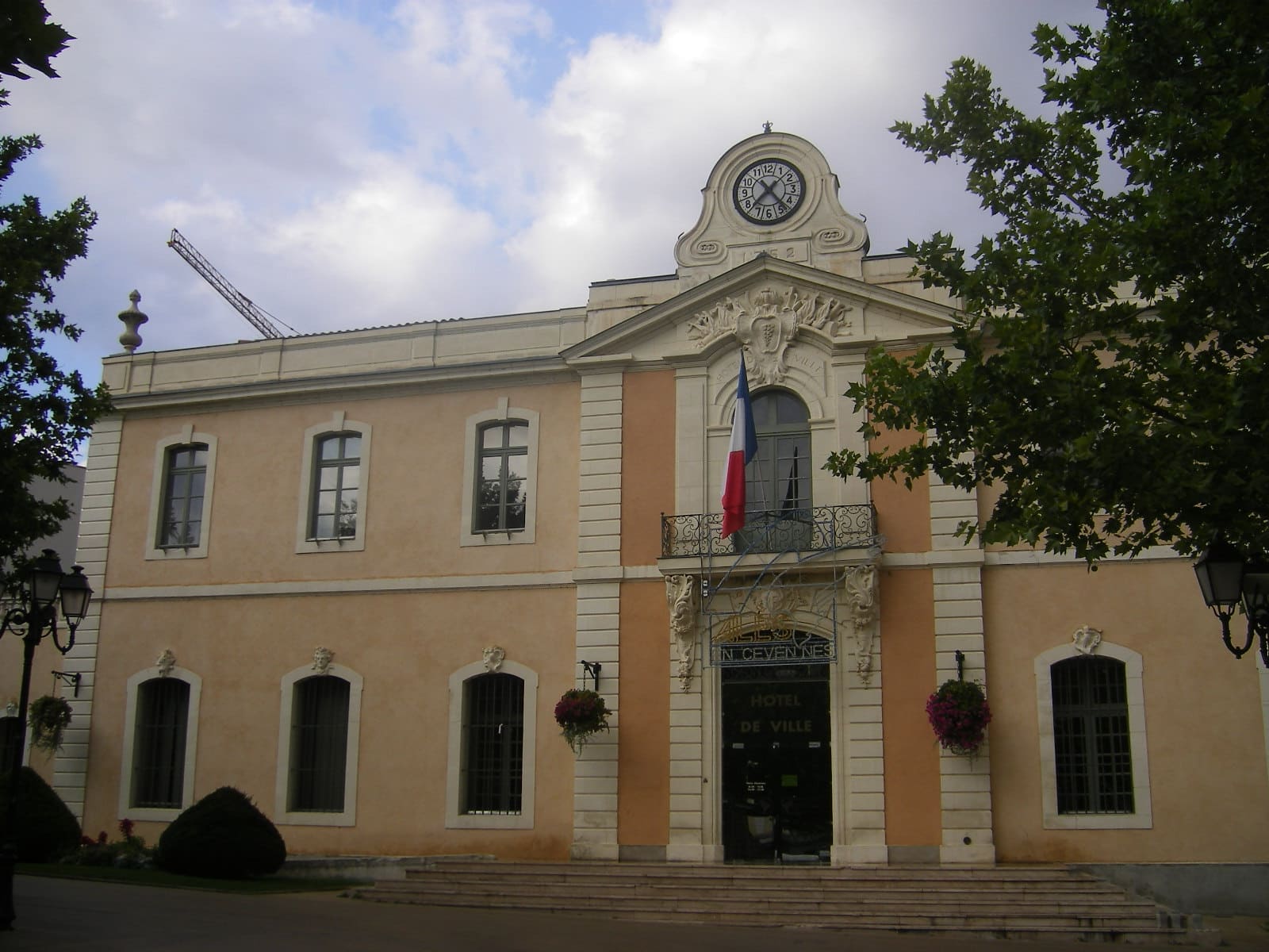 hôtel_de_ville_alès_laïcité_honneur_le_reveil_du_midi