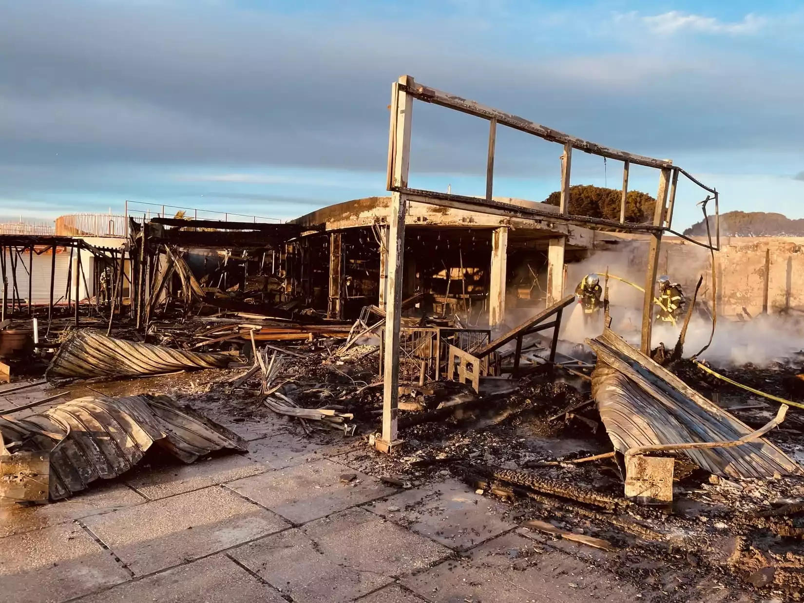 incendie Port-Camargue plage sud Gard restaurant