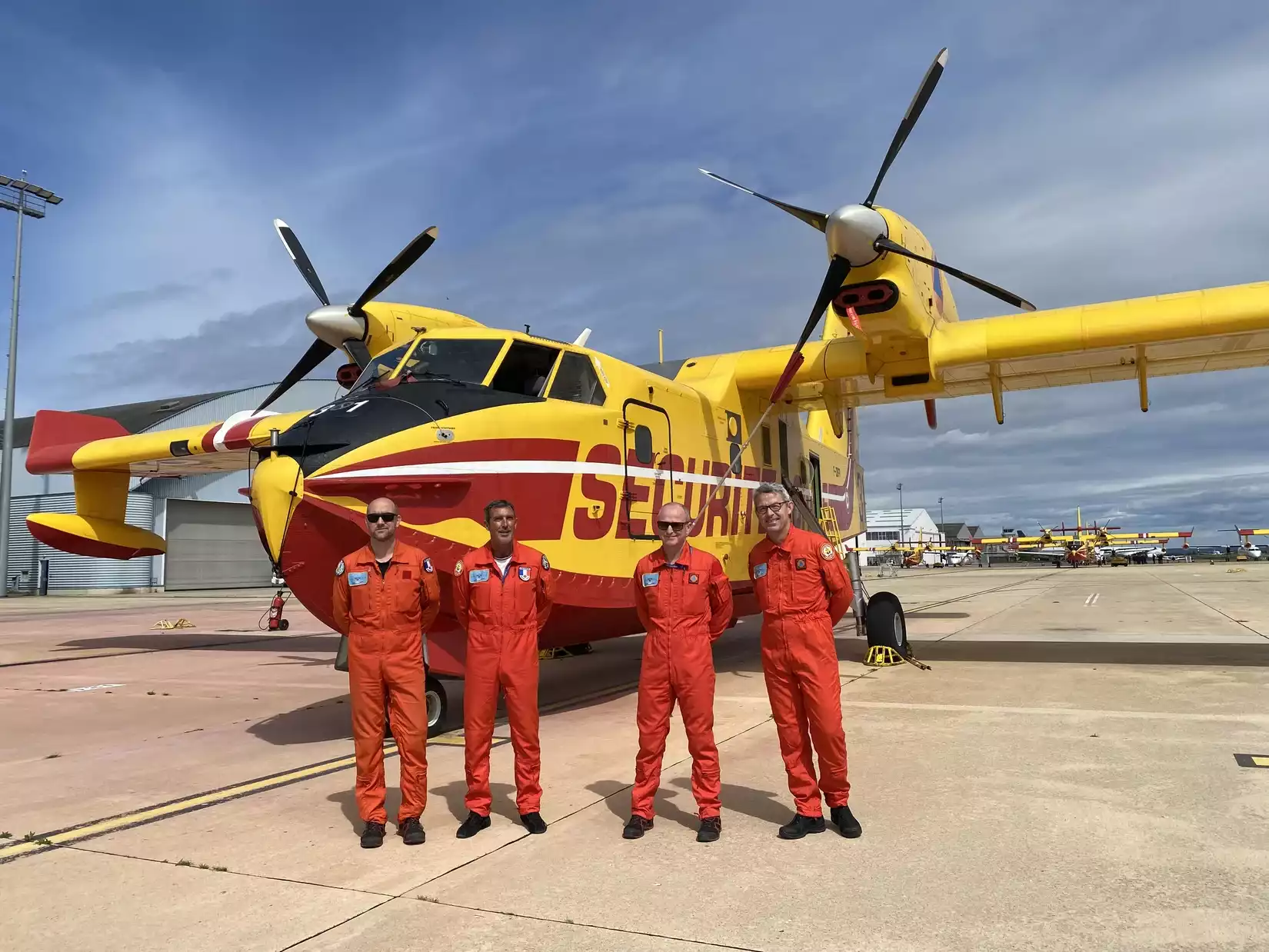 incendies base aerienne securite civile garons canadair gard