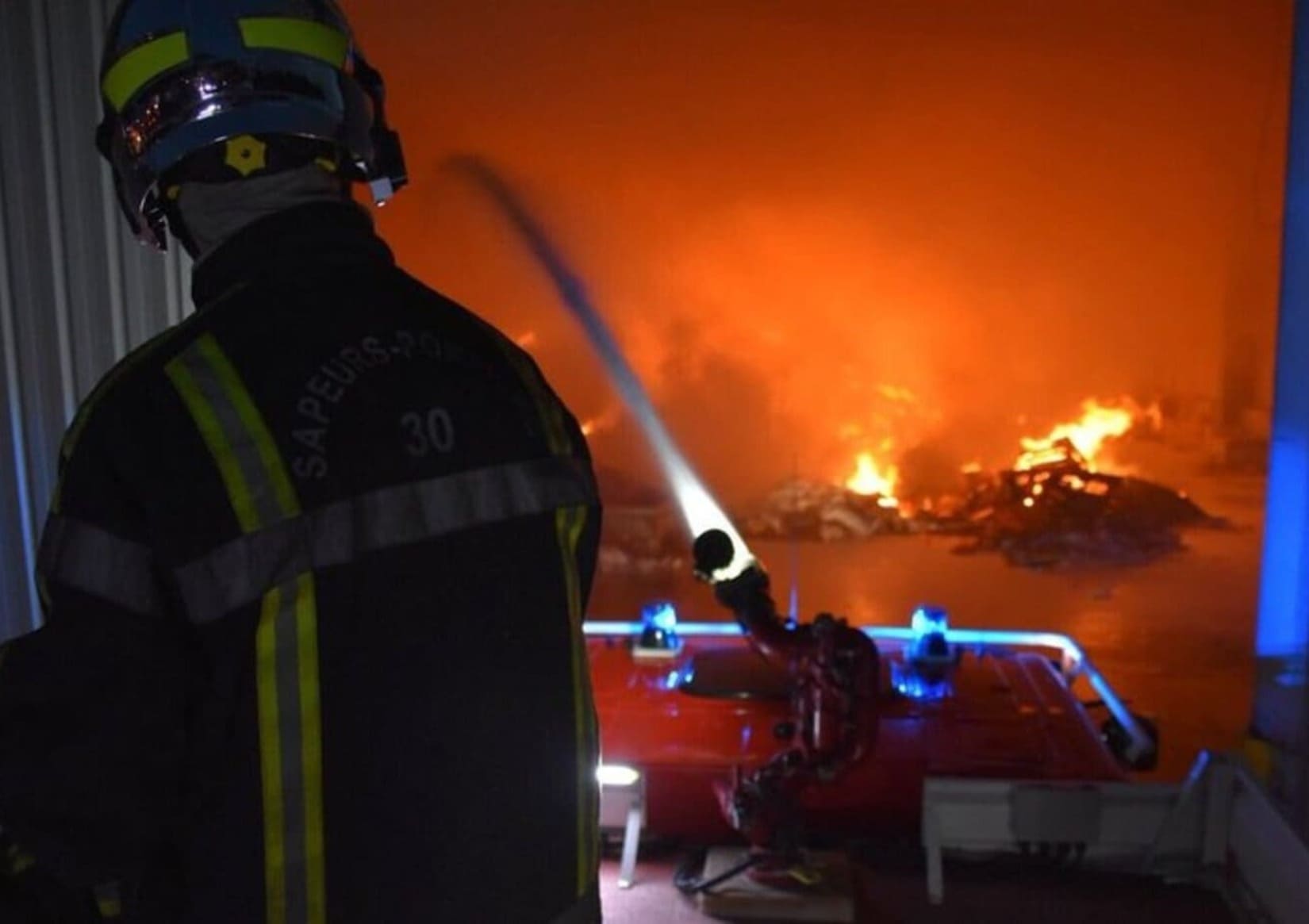 intervention_encours_Alès_sapeurs-pompiers_gard_incendie_bâtiment_industriel_le_reveil_du_midi