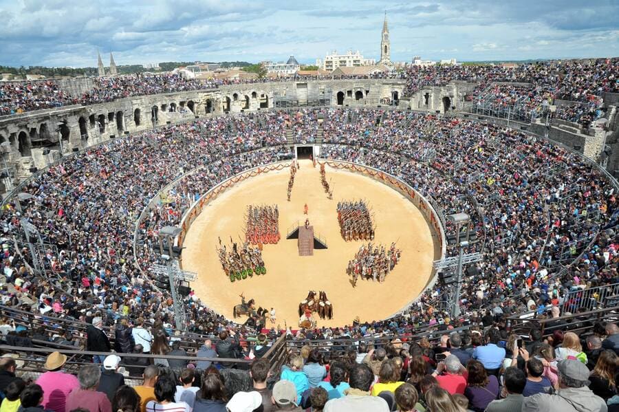 jeux_romains_nîmes_tourisme.jpg