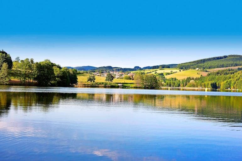 lac-des-sapins--Rhône-Tourisme.jpeg